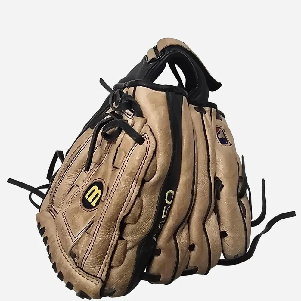 Wilson A450 D11 Glove- Right Hand. Throwing kids